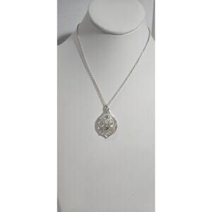 NRO silvertone rhinestone pendant necklace 15"  1.1709